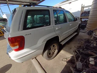 Jeep Grand Cherokee 2.7 CDI 2000 spares for sale.
