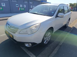 Subaru Outback 2.5i Premium CVT 2009 stripping for spares.