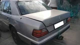 Mercedes W124 230E 1992 stripping for spares.