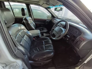 Jeep Grand Cherokee 2.7 CDI 2000 stripping for spares.