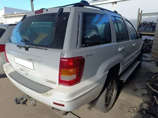 Jeep Grand Cherokee 2.7 CDI 2000 stripping for spares.