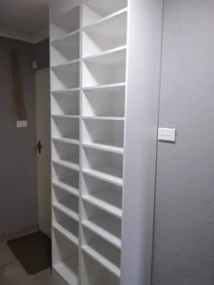 SHOP DISPLAY UNITS ON SPECIAL .