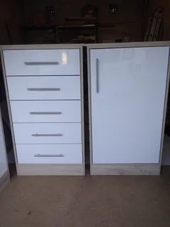 CHEST OF DRAWS &amp; BABY COMPACTUMS ON SPECIAL .