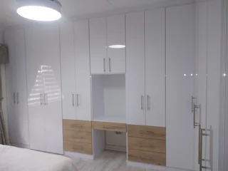 WALK IN CLOSETS CHRISTMAS SPECIALS .