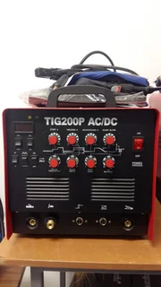 TIG Welder 200P Professional Tig ACDC MMA/TIG Welder.