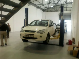 TRITON 2 post car lifts (with base) 4-ton 220v Durable and Reliable. Double point release locking