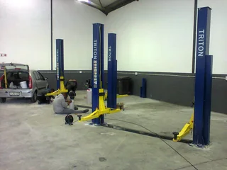 TRITON 2 post car lifts (with base) 4-ton 220v Durable and Reliable. Double point release locking
