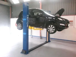 CAR LIFT 2 POST 4 TON. 220v/NEW/BASEPLATE.