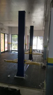 CAR LIFT 2 POST 4 TON DOUBLE POINT RELEASE LOCK SYSTEM.