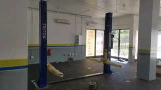 2 POST 4 TON TRITON CAR HOISTS 220v NEW.