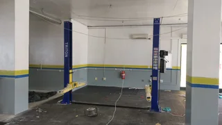 Triton 220v Hydraulic baseplate lift/2 side manual release locking system.