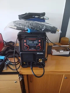 IGBT INVERTER/MIG/CUT/MMA/Lift-TIG Multipurpose Inverter WelderMIG 200L.