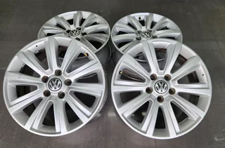 VW Amarok Original 18 inch mags for sale!!