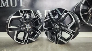 AV79 5 100 17 inch mags for sale !!