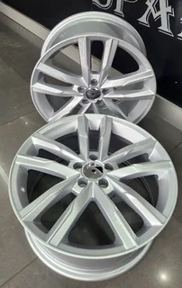 AV80 5 100 17 inch mags for sale !!