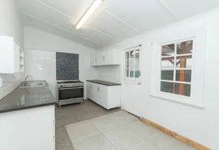 Shared Student and professional accommodation for rent in St Georges Port Elizabeth at R3100