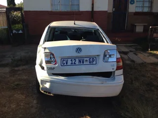 WE BUY NON-RUNNERS / ACCIDENT DAMAGED / RUNNERS  -  *CARS - BAKKIES - TRUCKS*