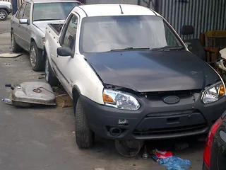 WE BUY NON-RUNNERS / ACCIDENT DAMAGED / RUNNERS  -  *CARS - BAKKIES - TRUCKS*