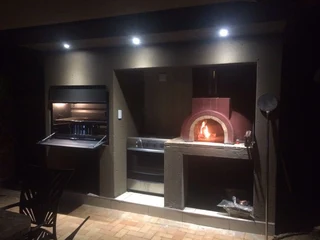 AUTHENTIC WOOD BURNING PIZZA OVENS