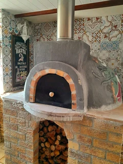 WOOD BURNING PIZZA OVEN