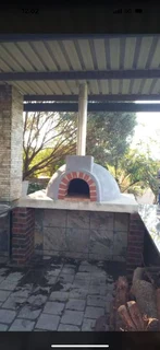 WOOD BURNING PIZZA OVEN