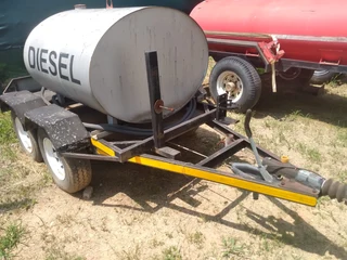 2010 1000L diesel bowser with pump.