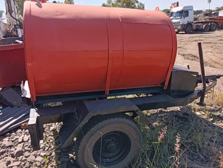 2000L Diesel bowser with pump(No papers)