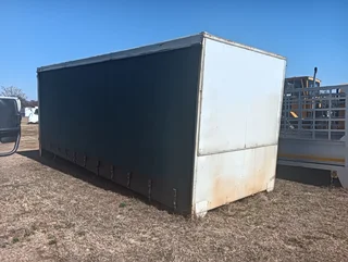 7.5m Curtain side body.