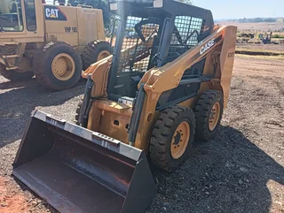2011 Case 60XT Skidsteer  with bucket