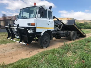Mitsubishi 7 ton rollback with winch