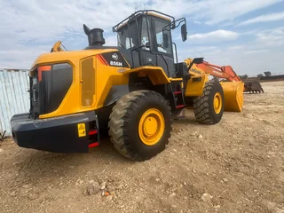 2020 Liugong 856H max front end loader. (Like new)