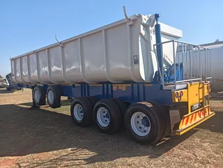 2006 Triaxle 30cub side tipper trailer