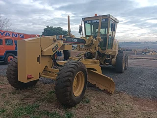 1998 Cat 140H Grader with rippers