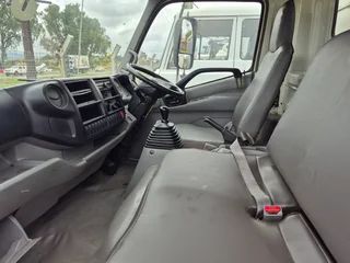 2015 Toyota Hino 915 with curtain side body truck (5 ton )