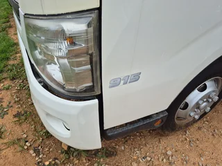 2015 Toyota Hino 915 with curtain side body truck (5 ton )