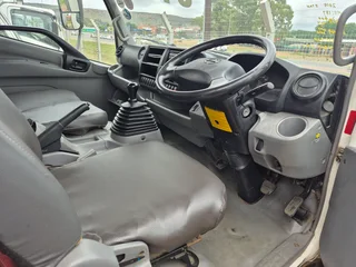 2015 Toyota Hino 915 with curtain side body truck (5 ton )