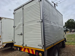 2009 Toyota Hino 4093 box body truck