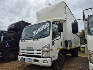 2013 Isuzu NPR400 with box body truck