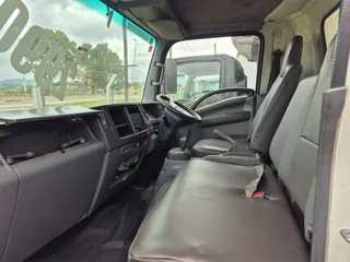 2013 Isuzu NPR400 with box body truck