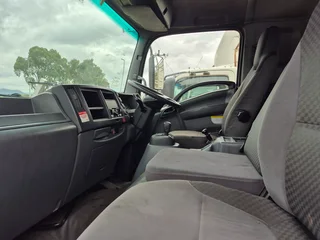 2017 Isuzu 800 with new curtain side body truck