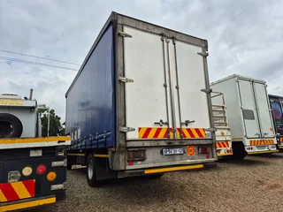 2017 Isuzu 800 with new curtain side body truck
