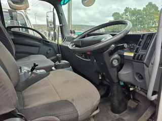 2017 Isuzu 800 with new curtain side body truck