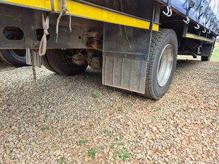 2017 Isuzu 800 with new curtain side body truck