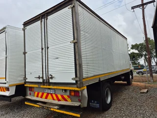 2016 Nissan UD 80 box body truck