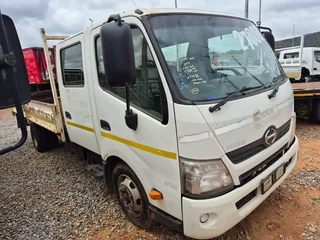 2013 Toyota Hino 815 auto double cab dropside body truck