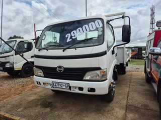 2009 Toyota Hino 815 with dropside body truck (4 ton)