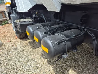 2013 Nissan UD 370 10cub tipper truck 6x4