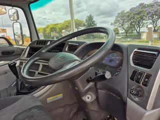 2013 Nissan UD 370 10cub tipper truck 6x4