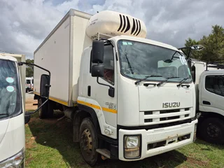 2015 Isuzu 850 Auto 8 ton fridge truck