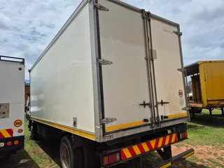 2015 Isuzu 850 Auto 8 ton fridge truck